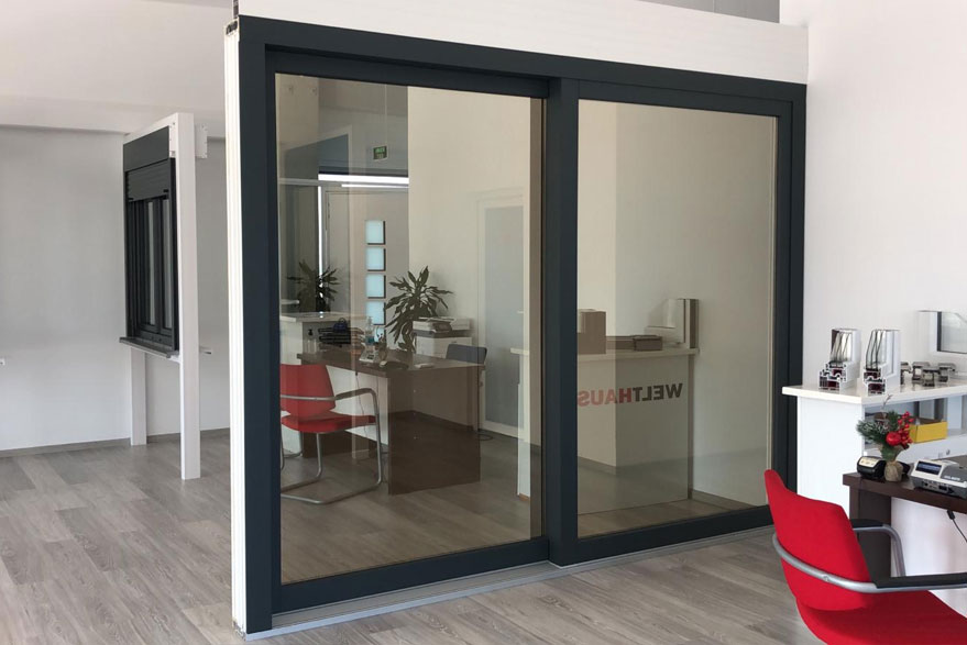 Welthaus Lift & slide door